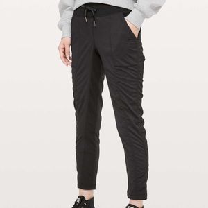 Lululemon street to studio 25” pant